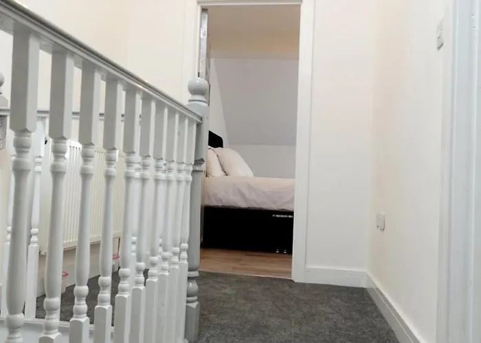 West Lake District Comfort In Town Centre 度假居